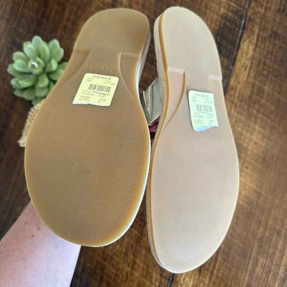 Sperry Top-Siders | Seaport Flip-Flop Sandals, Color: Platinum - Picture 4 of 5